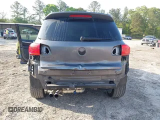 2016 Volkswagen Tiguan S z VIN WVGAV7AX4GW559726, wystawiony jako IAAI lot #42143748 z przebiegiem 78 069 mil mil oraz . Historia ofert i sprzedaży dostępna na DreamBid. Obrazek 6.