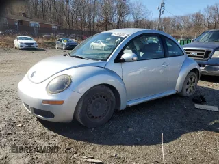 2007 Volkswagen New Beetle Coupe with VIN 3VWPW31CX7M504700, listed as a Copart auction lot 44360305 with 141,122 mi miles and Salvage Title. Bid and sale history available at carsss.com. Image 1.
