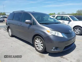 2012 Toyota Sienna XLE AAS z VIN 5TDYK3DCXCS251984, wystawiony jako IAAI lot #42235046 z przebiegiem 126 404 mil mil oraz . Historia ofert i sprzedaży dostępna na DreamBid. Obrazek 1.