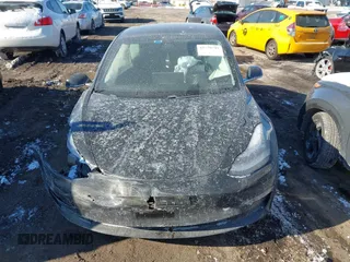 2020 Tesla Model 3 Standard Range Plus z VIN 5YJ3E1EA0LF739011, wystawiony jako IAAI lot #41379792 z przebiegiem Nie podano mil oraz . Historia ofert i sprzedaży dostępna na DreamBid. Obrazek 11.