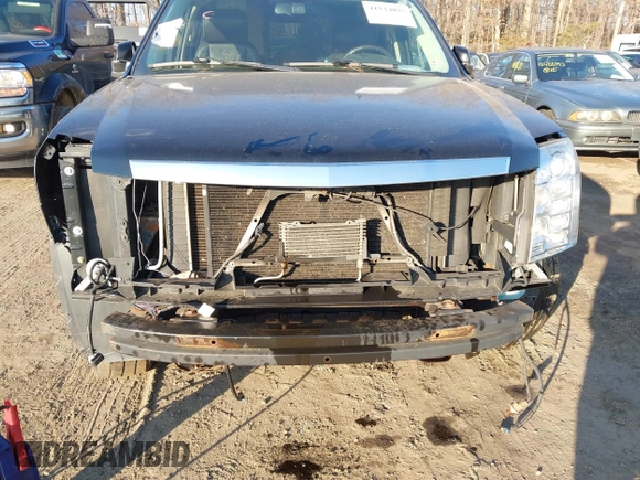 2013 Cadillac Escalade Platinum Edition with VIN 1GYS4DEF7DR251126, listed as a IAAI auction lot 41534025 with 173,153 mi miles. Bid and sale history available at carsss.com. Image 6.
