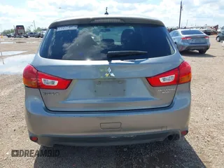 2015 Mitsubishi Outlander ES z VIN 4A4AP3AUXFE026547, wystawiony jako IAAI lot #42223662 z przebiegiem 155 990 mil mil oraz . Historia ofert i sprzedaży dostępna na DreamBid. Obrazek 16.