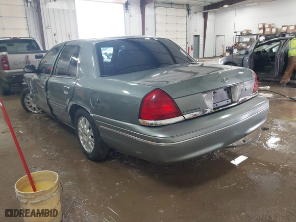 2005 Ford Crown Victoria LX with VIN 2FAFP74W05X124670, listed as a IAAI auction lot 41581963 with 135,486 mi miles. Bid and sale history available at carsss.com. Image 3.
