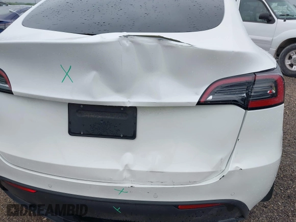 2022 Tesla Model Y Long Range z VIN 7SAYGDEE3NF426481, wystawiony jako IAAI lot #42076729 z przebiegiem 21 648 mil mil oraz . Historia ofert i sprzedaży dostępna na DreamBid. Obrazek 23.