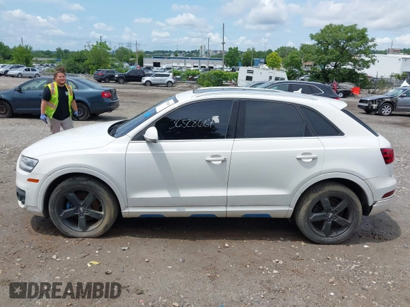 2015 Audi Q3 Premium Plus z VIN WA1EFCFS8FR001278, wystawiony jako IAAI lot #42475043 z przebiegiem 125 417 mil mil oraz . Historia ofert i sprzedaży dostępna na DreamBid. Obrazek 15.