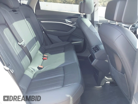 2022 Audi e-tron Premium с VIN WA1AAAGEXNB047650, выставлен на аукционе IAAI как лот 41782598 с пробегом 45 906 миль миль и . История ставок и продаж доступна на DreamBid. Изображение 8.