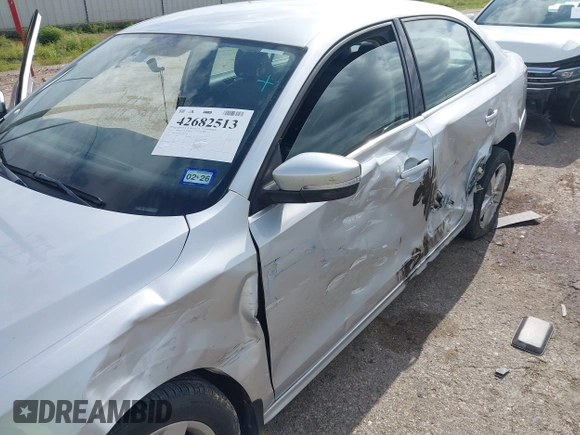 2013 Volkswagen Jetta TDI w/Premium/Nav с VIN 3VWLL7AJ9DM203506, выставлен на аукционе IAAI как лот 42682513 с пробегом 137 614 миль миль и . История ставок и продаж доступна на DreamBid. Изображение 6.