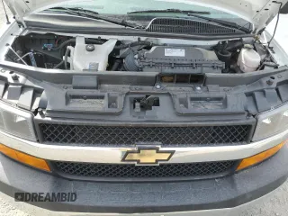 2021 Chevrolet Express Cargo z VIN 1GCWGAF78M1259125, wystawiony jako Copart lot #58451345 z przebiegiem 52 544 mil mil oraz Szkody całkowita. Historia ofert i sprzedaży dostępna na DreamBid. Obrazek 12.