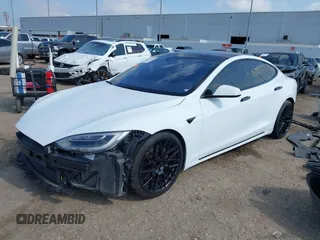 2016 Tesla Model S 70 z VIN 5YJSA1E11GF159425, wystawiony jako IAAI lot #42377639 z przebiegiem 79 767 mil mil oraz . Historia ofert i sprzedaży dostępna na DreamBid. Obrazek 2.
