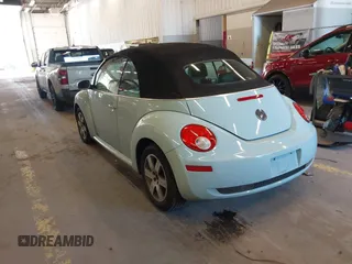 2006 Volkswagen Beetle z VIN 3VWRF31Y36M320055, wystawiony jako IAAI lot #42015054 z przebiegiem 123 350 mil mil oraz . Historia ofert i sprzedaży dostępna na DreamBid. Obrazek 3.