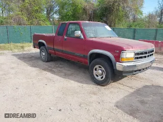 1996 Dodge Dakota with VIN 1B7GG23X0TS522196, listed as a IAAI auction lot 42101267 with 181,363 mi miles. Bid and sale history available at carsss.com. Image 1.