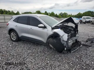 2020 Ford Escape SE z VIN 1FMCU0G60LUC25491, wystawiony jako Copart lot #57728075 z przebiegiem 61 006 mil mil oraz Szkoda całkowita • Salvage title. Historia ofert i sprzedaży dostępna na DreamBid. Obrazek 4.