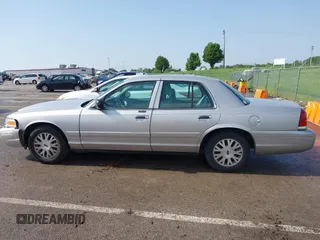 2004 Ford Crown Victoria LX с VIN 2FAFP74WX4X132788, выставлен на аукционе IAAI как лот 42282454 с пробегом 165 019 миль миль и . История ставок и продаж доступна на DreamBid. Изображение 14.