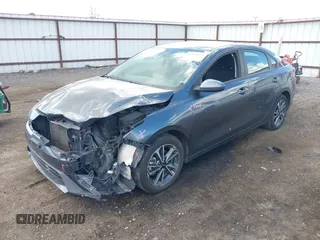 2022 Kia Forte LXS z VIN 3KPF24AD2NE455301, wystawiony jako IAAI lot #42324239 z przebiegiem 56 078 mil mil oraz . Historia ofert i sprzedaży dostępna na DreamBid. Obrazek 18.
