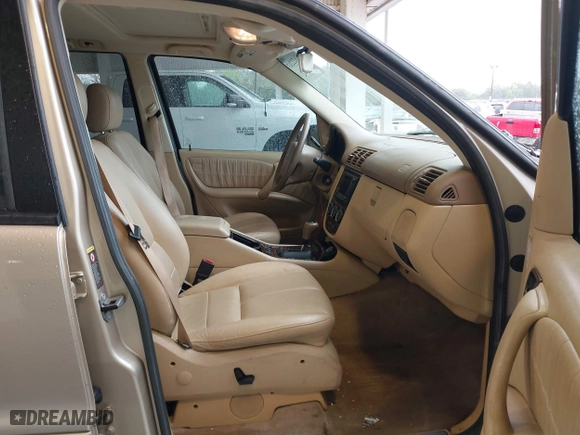 2005 Mercedes-Benz M-Class 3.7L with VIN 4JGAB57E05A553208, listed as a IAAI auction lot 41622243 with 90,904 mi miles. Bid and sale history available at carsss.com. Image 5.