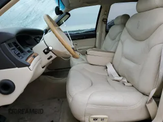 1996 Lincoln Town Car Cartier z VIN 1LNLM83W8TY734774, wystawiony jako Copart lot #52219725 z przebiegiem 128 444 mil mil oraz Tytuł czysty. Historia ofert i sprzedaży dostępna na DreamBid. Obrazek 7.