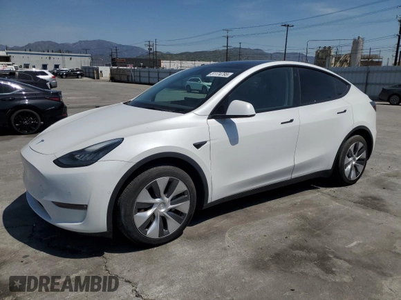 2022 Tesla Model Y Long Range z VIN 7SAYGDEE2NF513823, wystawiony jako Copart lot #51174795 z przebiegiem 28 143 mil mil oraz Szkody całkowita. Historia ofert i sprzedaży dostępna na DreamBid. Obrazek 1.