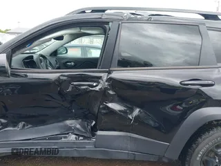 2022 Jeep Cherokee X z VIN 1C4PJMCX0ND552920, wystawiony jako IAAI lot #42436665 z przebiegiem 45 560 mil mil oraz . Historia ofert i sprzedaży dostępna na DreamBid. Obrazek 14.