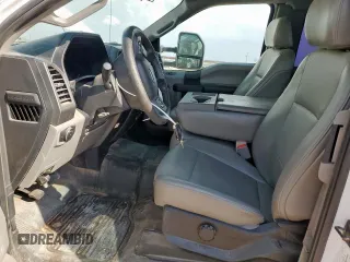 2019 Ford F-250 XL z VIN 1FT7X2B60KEG23826, wystawiony jako Copart lot #57651295 z przebiegiem 77 803 mil mil oraz Szkoda całkowita • Salvage title. Historia ofert i sprzedaży dostępna na DreamBid. Obrazek 7.