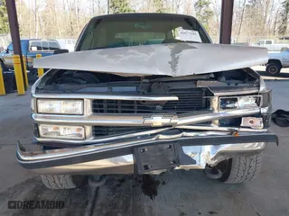 1996 Chevrolet Tahoe with VIN 3GNEK18R5TG157667, listed as a IAAI auction lot 41677181 with 190,849 mi miles. Bid and sale history available at carsss.com. Image 6.