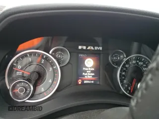 2024 Ram 2500 Big Horn z VIN 3C6UR5DL2RG407021, wystawiony jako Copart lot #43030985 z przebiegiem 2 054 mil mil oraz Szkoda całkowita • Salvage title. Historia ofert i sprzedaży dostępna na DreamBid. Obrazek 9.