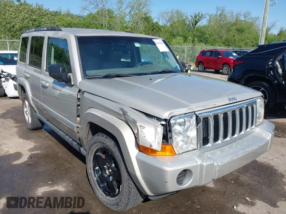 2007 Jeep Commander Sport z VIN 1J8HG48K07C559271, wystawiony jako IAAI lot #42032853 z przebiegiem 236 443 mil mil oraz . Historia ofert i sprzedaży dostępna na DreamBid. Obrazek 1.