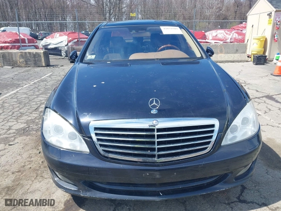 2009 Mercedes-Benz S-Class 5.5L V8 with VIN WDDNG86X39A281373, listed as a IAAI auction lot 42032509 with 197,221 mi miles. Bid and sale history available at carsss.com. Image 12.