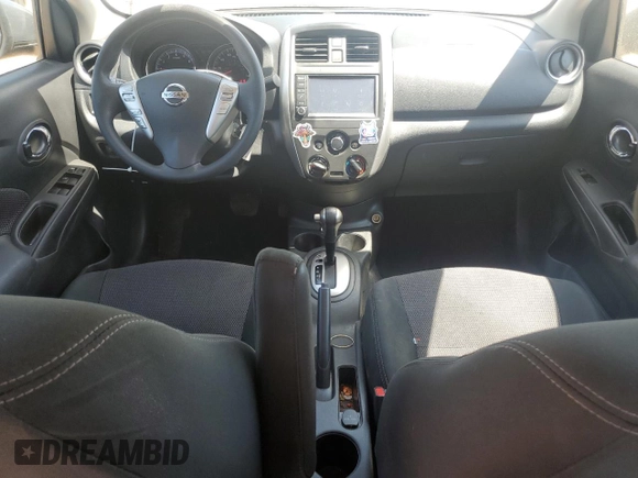 2019 Nissan Versa SV z VIN 3N1CN7AP8KL815526, wystawiony jako Copart lot #53461155 z przebiegiem 90 739 mil mil oraz Szkoda całkowita • Salvage title. Historia ofert i sprzedaży dostępna na DreamBid. Obrazek 8.