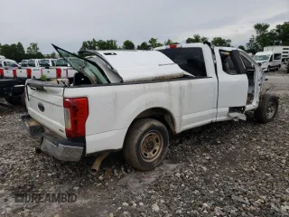 2017 Ford F-250 XLT z VIN 1FT7X2A62HEE92201, wystawiony jako Copart lot #59162775 z przebiegiem Nie podano mil oraz Szkoda całkowita • Salvage title. Historia ofert i sprzedaży dostępna na DreamBid. Obrazek 3.