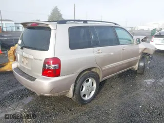 2007 Toyota Highlander w/3rd Row with VIN JTEEP21A070232012, listed as a IAAI auction lot 41632003 with 225,938 mi miles. Bid and sale history available at carsss.com. Image 4.