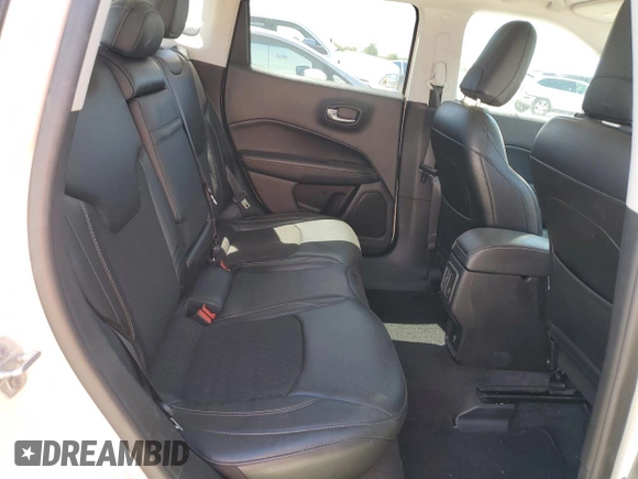 2018 Jeep Compass Latitude z VIN 3C4NJCBB8JT495295, wystawiony jako Copart lot #61054315 z przebiegiem 50 324 mil mil oraz Szkoda całkowita • Salvage title. Historia ofert i sprzedaży dostępna na DreamBid. Obrazek 10.