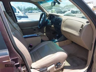1999 Ford Explorer XLT z VIN 1FMDU32P2XUC31708, wystawiony jako IAAI lot #42243725 z przebiegiem 239 411 mil mil oraz . Historia ofert i sprzedaży dostępna na DreamBid. Obrazek 5.