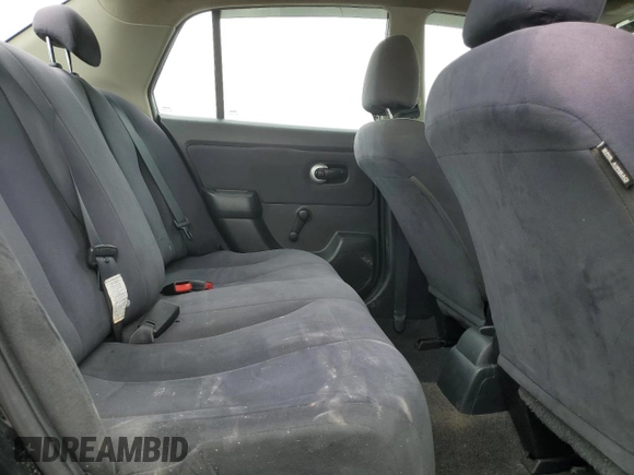2009 Nissan Versa 1.6 z VIN 3N1CC11EX9L465053, wystawiony jako Copart lot #58202265 z przebiegiem 212 058 mil mil oraz Szkoda całkowita • Salvage title. Historia ofert i sprzedaży dostępna na DreamBid. Obrazek 10.
