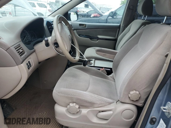 2004 Toyota Sienna CE z VIN 5TDZA23CX4S079377, wystawiony jako Copart lot #58989395 z przebiegiem 233 806 mil mil oraz Czysty tytuł • Clean title. Historia ofert i sprzedaży dostępna na DreamBid. Obrazek 7.