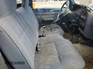 1994 Toyota Pickup z VIN 4TARN81A0RZ265181, wystawiony jako Copart lot #57574195 z przebiegiem 204 684 mil mil oraz Szkoda całkowita • Salvage title. Historia ofert i sprzedaży dostępna na DreamBid. Obrazek 7.