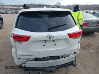 2017 Toyota Highlander LE with VIN 5TDBZRFH2HS409738, listed as a IAAI auction lot 41016417 with 150,417 mi miles and . Bid and sale history available at DreamBid. Image 16.
