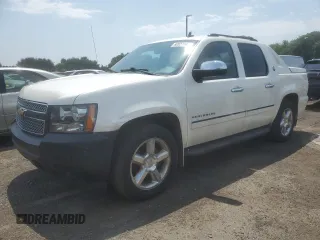 2013 Chevrolet Avalanche LTZ z VIN 3GNTKGE70DG204862, wystawiony jako Copart lot #60027165 z przebiegiem 178 251 mil mil oraz Czysty tytuł • Clean title. Historia ofert i sprzedaży dostępna na DreamBid. Obrazek 1.