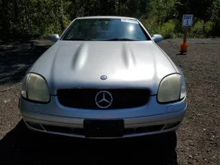1998 Mercedes-Benz SLK-Class with VIN WDBKK47F1WF017477, listed as a Copart auction lot 70142844 with 136,385 mi miles and Clean Title. Bid and sale history available at carsss.com. Image 5.