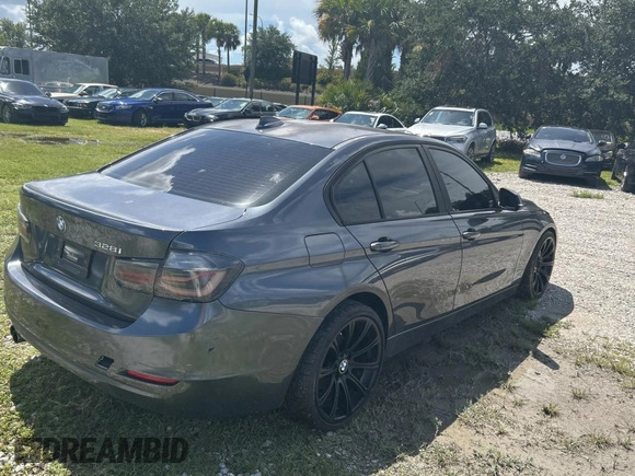 2013 BMW 3 Series 328i z VIN WBA3A5G53DNP19158, wystawiony jako Copart lot #65595645 z przebiegiem 173 331 mil mil oraz Czysty tytuł • Clean title. Historia ofert i sprzedaży dostępna na DreamBid. Obrazek 4.