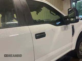 2019 Ford F-250 XL z VIN 1FT7W2B68KEF37148, wystawiony jako IAAI lot #42569097 z przebiegiem 201 085 mil mil oraz . Historia ofert i sprzedaży dostępna na DreamBid. Obrazek 25.
