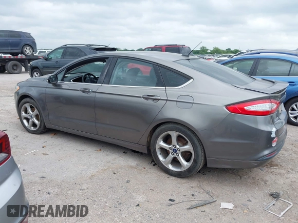 2013 Ford Fusion SE with VIN 3FA6P0HR0DR285481, listed as a IAAI auction lot 42119022 with 128,737 mi miles. Bid and sale history available at carsss.com. Image 3.