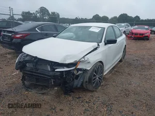 2015 Volkswagen Jetta SE z VIN 3VWD17AJ1FM225271, wystawiony jako IAAI lot #40353904 z przebiegiem 83 317 mil mil oraz . Historia ofert i sprzedaży dostępna na DreamBid. Obrazek 18.