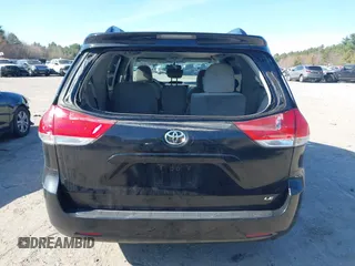 2014 Toyota Sienna LE AAS z VIN 5TDKK3DCXES476334, wystawiony jako IAAI lot #42059883 z przebiegiem 250 454 mil mil oraz . Historia ofert i sprzedaży dostępna na DreamBid. Obrazek 17.