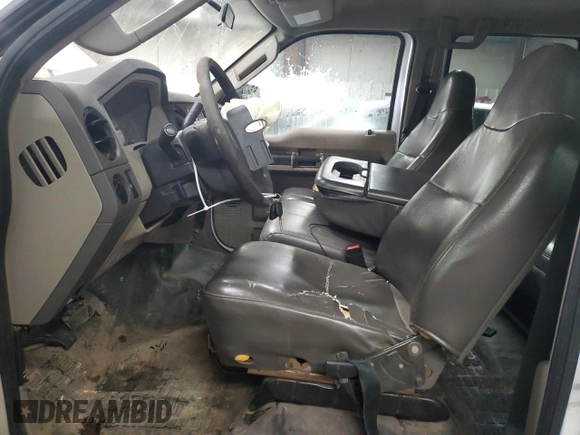 2010 Ford F-250 XL z VIN 1FTSW2B58AEB12691, wystawiony jako Copart lot #50149355 z przebiegiem 237 552 mil mil oraz Szkoda całkowita • Salvage title. Historia ofert i sprzedaży dostępna na DreamBid. Obrazek 7.