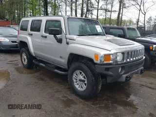 2006 Hummer H3 with VIN 5GTDN136168189138, listed as a IAAI auction lot 42012951 with 209,548 mi miles. Bid and sale history available at carsss.com. Image 1.