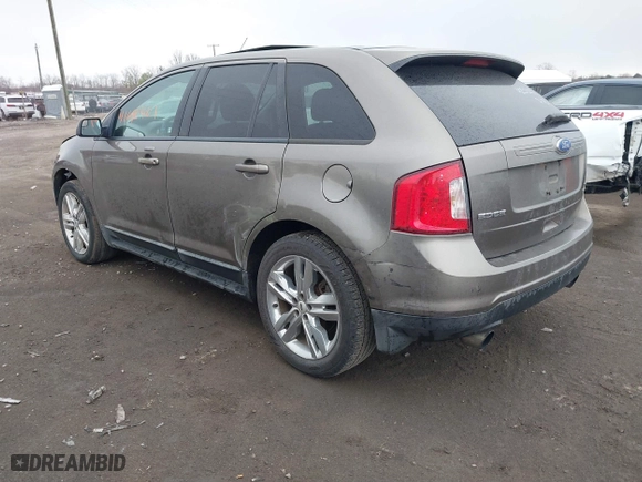 2012 Ford Edge SEL with VIN 2FMDK3J9XCBA67679, listed as a IAAI auction lot 41690401 with 191,536 mi miles. Bid and sale history available at carsss.com. Image 3.