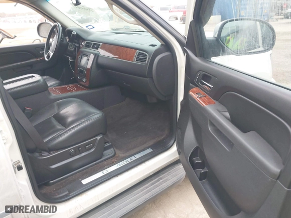 2011 Chevrolet Avalanche LTZ with VIN 3GNTKGE36BG180903, listed as a IAAI auction lot 41505201 with 134,095 mi miles. Bid and sale history available at carsss.com. Image 5.