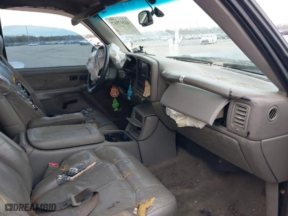 2002 GMC Sierra 1500 SLE with VIN 2GTEC19T121214213, listed as a IAAI auction lot 41317517 with 209,031 mi miles. Bid and sale history available at carsss.com. Image 5.