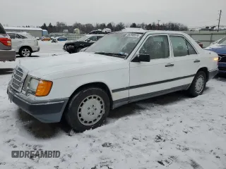 1986 Mercedes-Benz 300 E with VIN WDBEA30D0GA220989, listed as a Copart auction lot 86298874 with 74,521 mi miles and Clean Title. Bid and sale history available at carsss.com. Image 1.