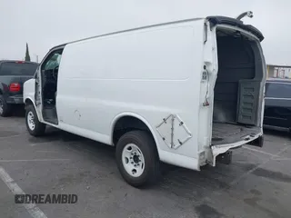 2012 GMC Savana Cargo Van with VIN 1GTW7FCA0C1191818, listed as a IAAI auction lot 41473004 with 184,779 mi miles. Bid and sale history available at carsss.com. Image 3.